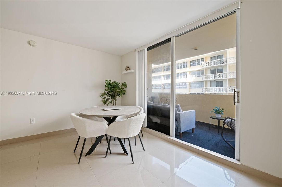 For Sale: $295,000 (2 beds, 2 baths, 1100 Square Feet)