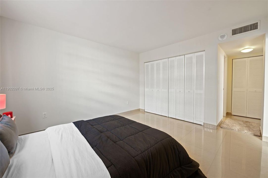 For Sale: $295,000 (2 beds, 2 baths, 1100 Square Feet)