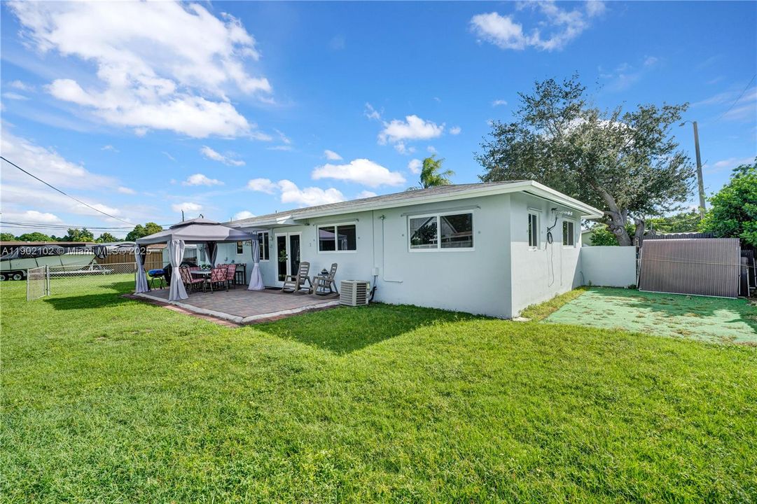 Recently Sold: $629,900 (3 beds, 2 baths, 1199 Square Feet)