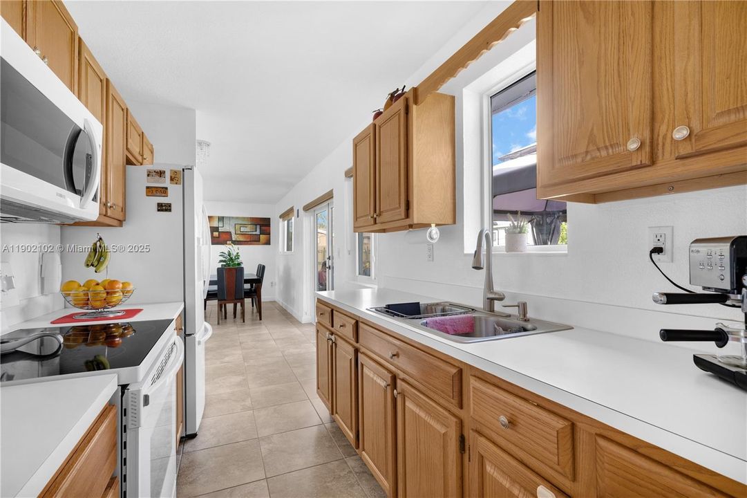 Recently Sold: $629,900 (3 beds, 2 baths, 1199 Square Feet)