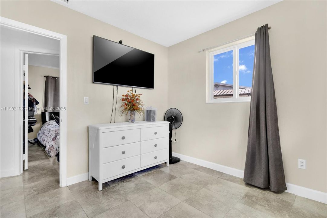 Recently Sold: $629,900 (3 beds, 2 baths, 1199 Square Feet)