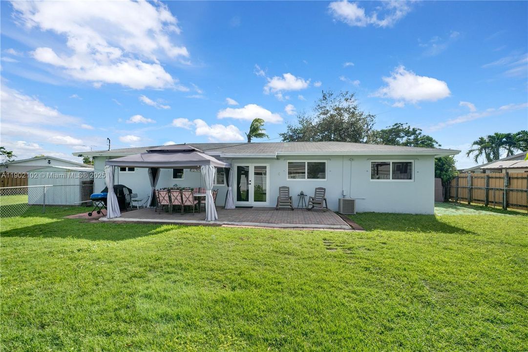 Recently Sold: $629,900 (3 beds, 2 baths, 1199 Square Feet)