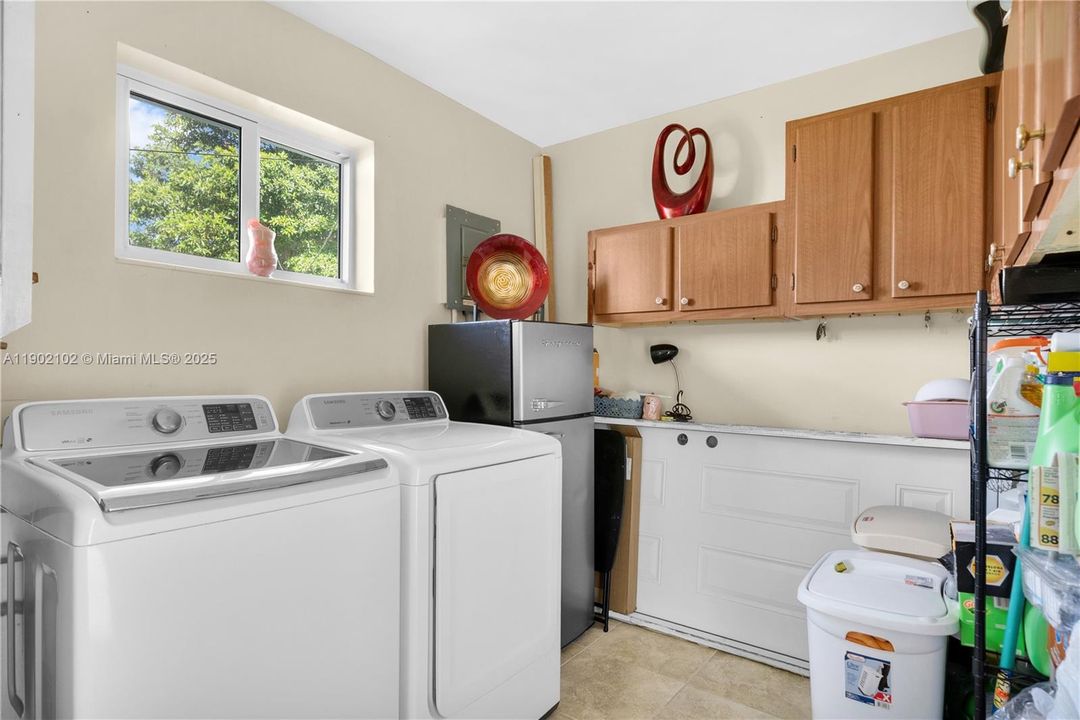 Recently Sold: $629,900 (3 beds, 2 baths, 1199 Square Feet)