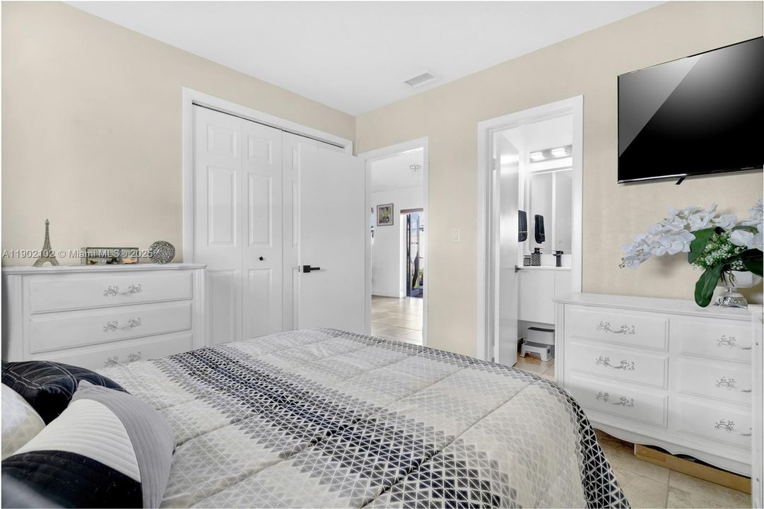 Recently Sold: $629,900 (3 beds, 2 baths, 1199 Square Feet)