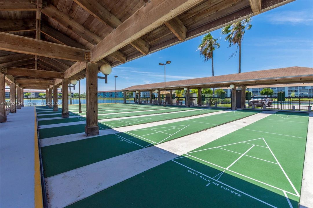 Active With Contract: $135,000 (1 beds, 1 baths, 811 Square Feet)