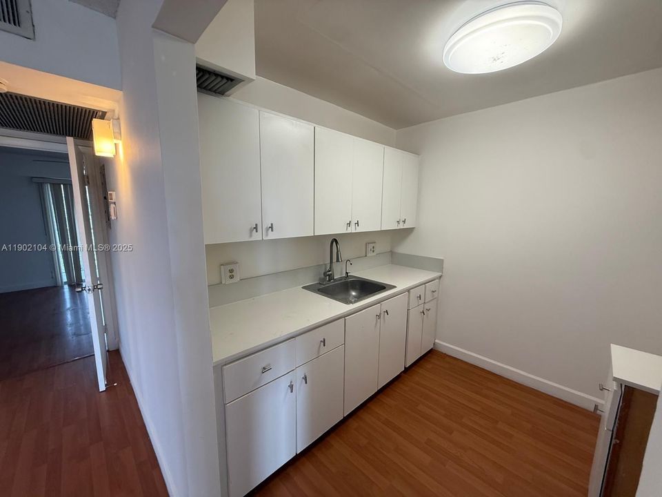 Active With Contract: $135,000 (1 beds, 1 baths, 811 Square Feet)