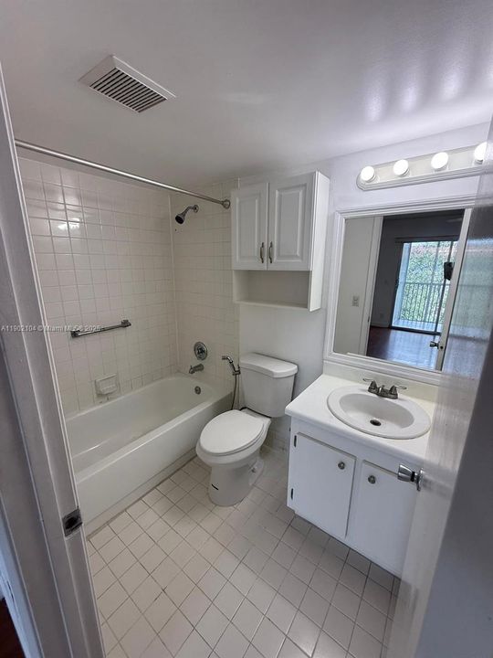Active With Contract: $135,000 (1 beds, 1 baths, 811 Square Feet)