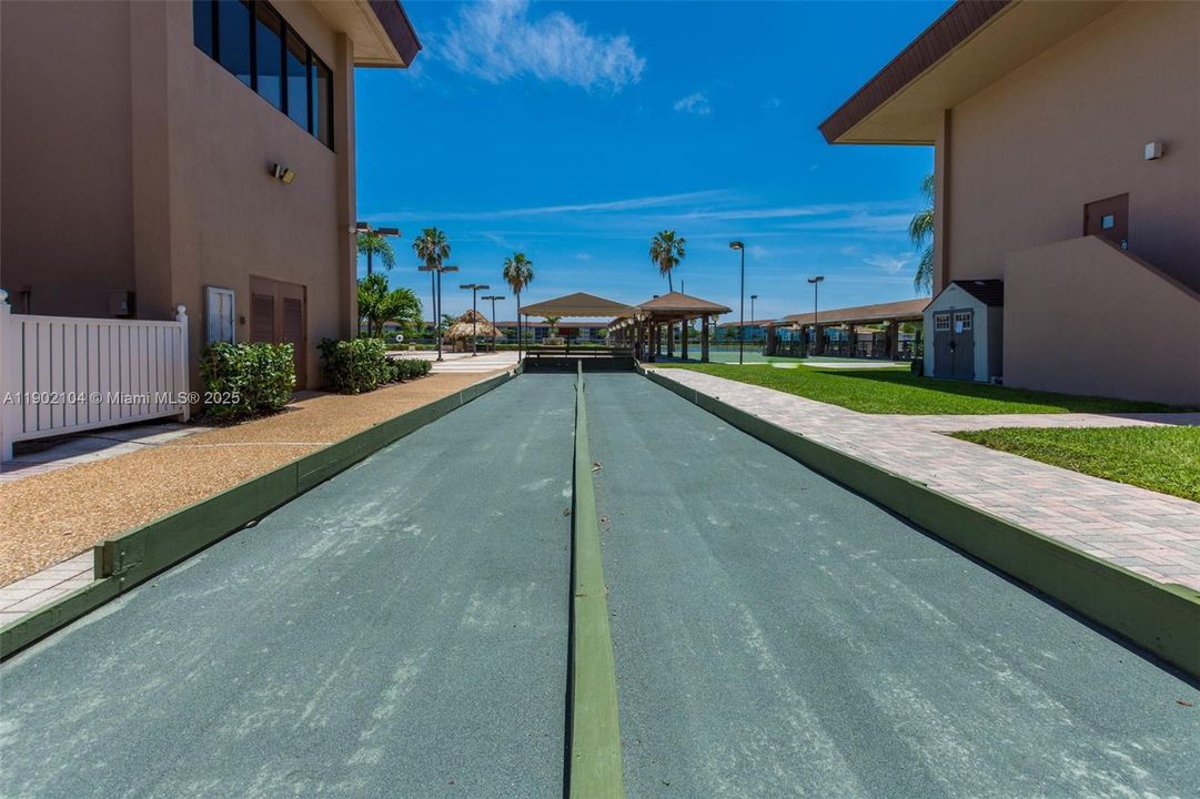 Active With Contract: $135,000 (1 beds, 1 baths, 811 Square Feet)