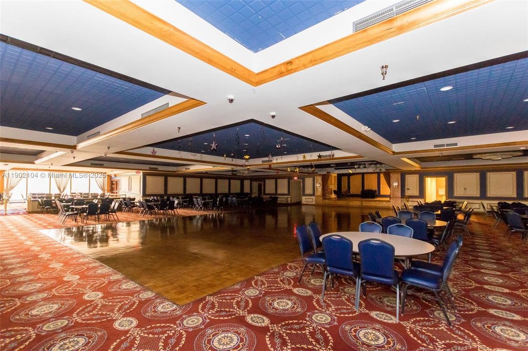 Active With Contract: $135,000 (1 beds, 1 baths, 811 Square Feet)