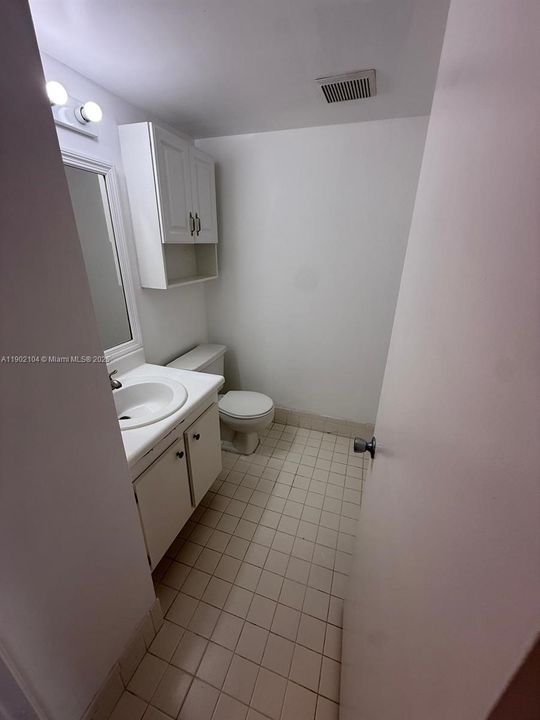 Active With Contract: $135,000 (1 beds, 1 baths, 811 Square Feet)