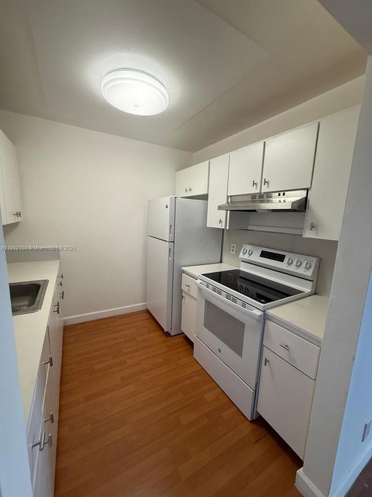 Active With Contract: $135,000 (1 beds, 1 baths, 811 Square Feet)