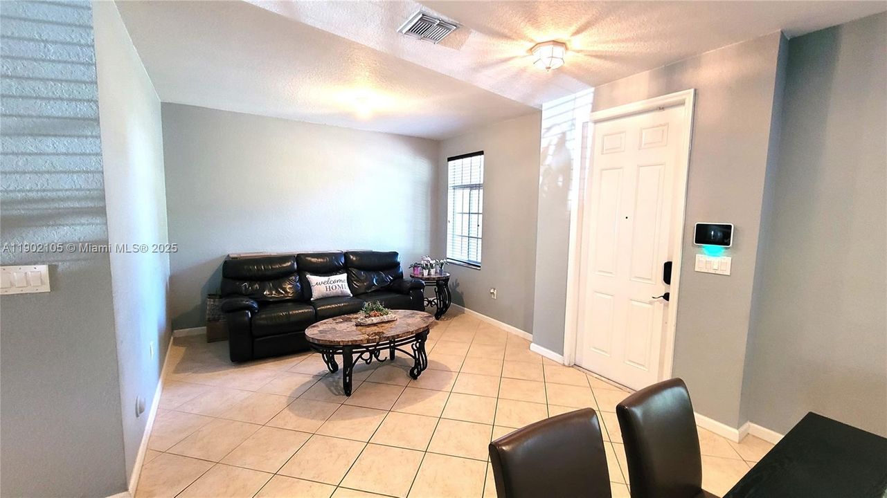 Recently Sold: $369,000 (3 beds, 2 baths, 1580 Square Feet)