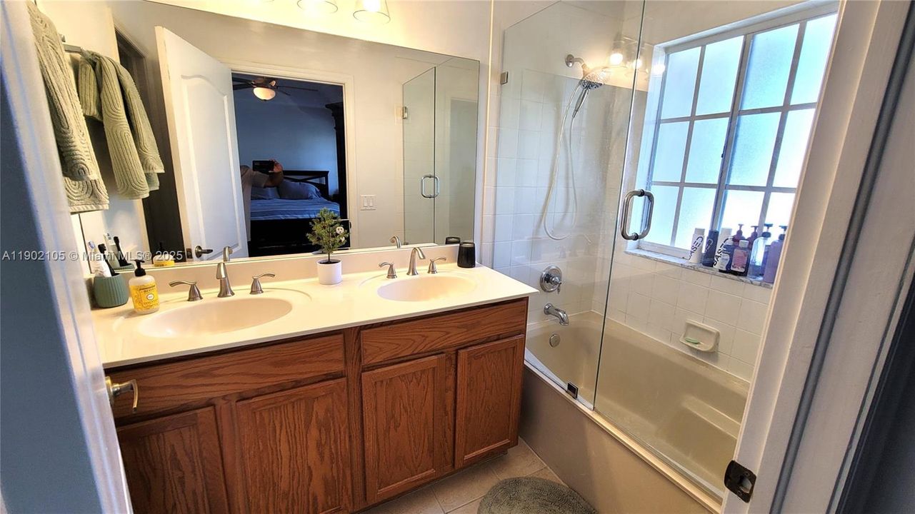 Recently Sold: $369,000 (3 beds, 2 baths, 1580 Square Feet)