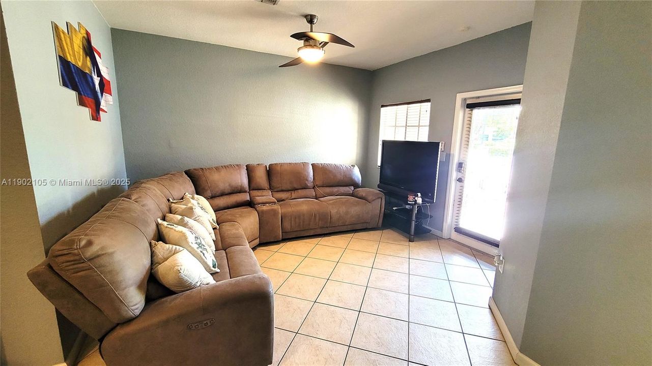 Recently Sold: $369,000 (3 beds, 2 baths, 1580 Square Feet)