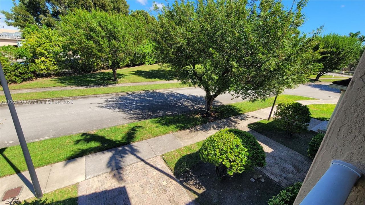 Recently Sold: $369,000 (3 beds, 2 baths, 1580 Square Feet)