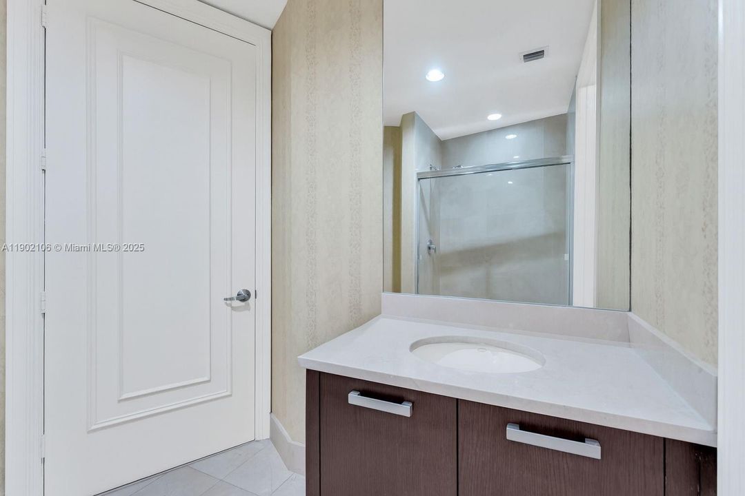 For Sale: $1,229,000 (2 beds, 2 baths, 1276 Square Feet)