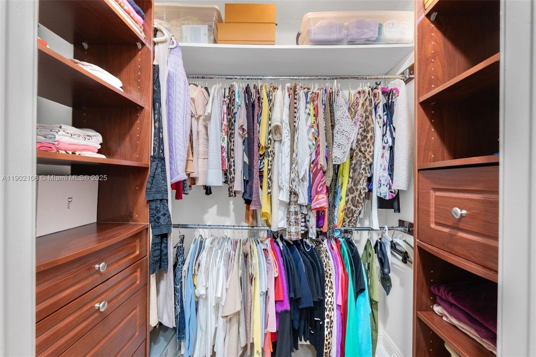 For Sale: $1,229,000 (2 beds, 2 baths, 1276 Square Feet)