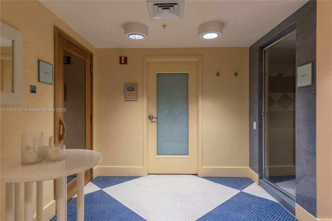 For Sale: $1,250,000 (1 beds, 2 baths, 940 Square Feet)