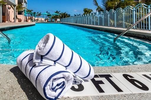 For Sale: $1,250,000 (1 beds, 2 baths, 940 Square Feet)