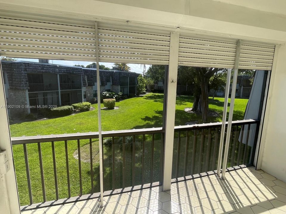 For Rent: $1,550 (1 beds, 1 baths, 760 Square Feet)