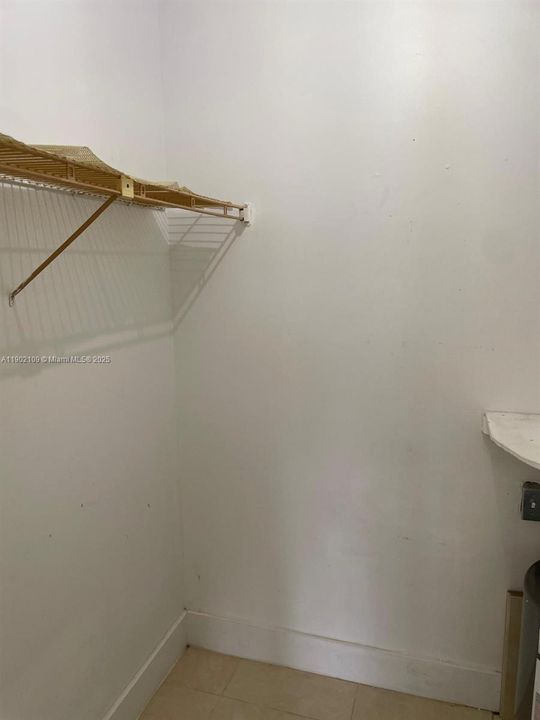 For Rent: $1,550 (1 beds, 1 baths, 760 Square Feet)