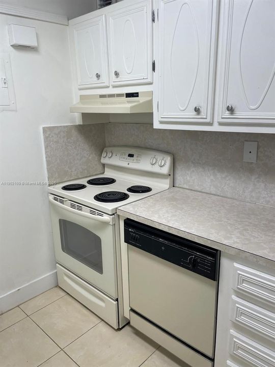 For Rent: $1,550 (1 beds, 1 baths, 760 Square Feet)