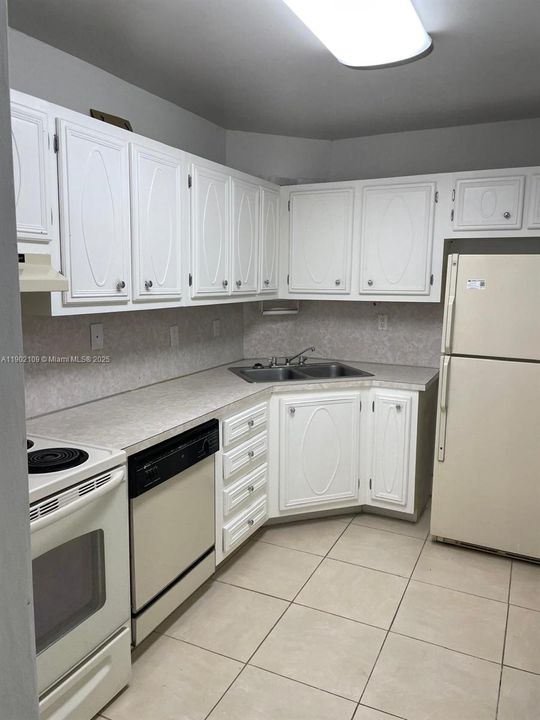For Rent: $1,550 (1 beds, 1 baths, 760 Square Feet)