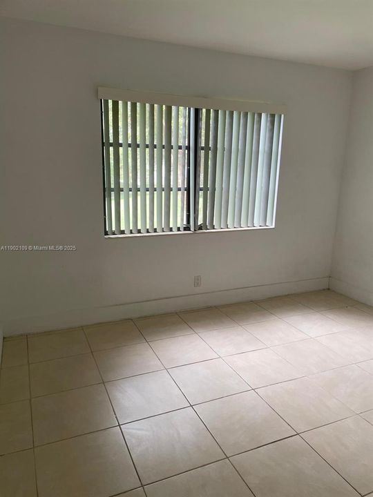 For Rent: $1,550 (1 beds, 1 baths, 760 Square Feet)