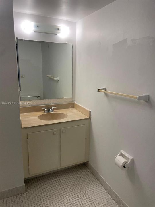 For Rent: $1,550 (1 beds, 1 baths, 760 Square Feet)