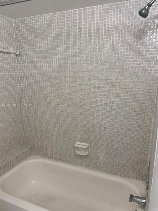 For Rent: $1,550 (1 beds, 1 baths, 760 Square Feet)