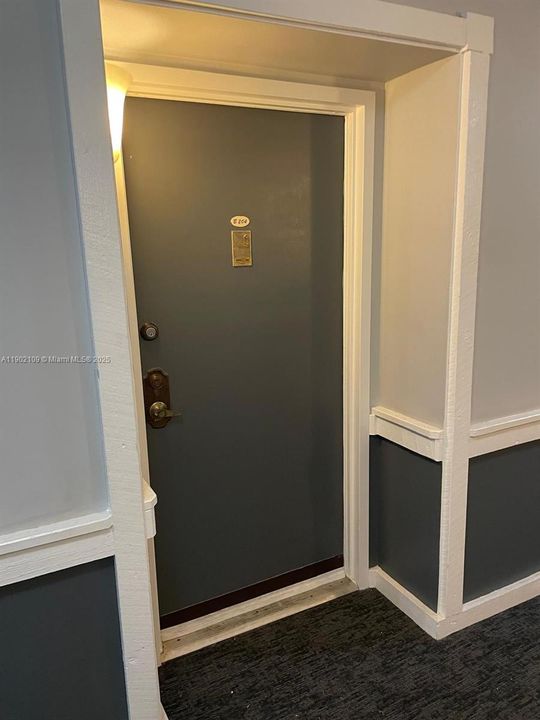 For Rent: $1,550 (1 beds, 1 baths, 760 Square Feet)