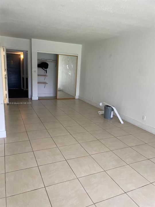 For Rent: $1,550 (1 beds, 1 baths, 760 Square Feet)