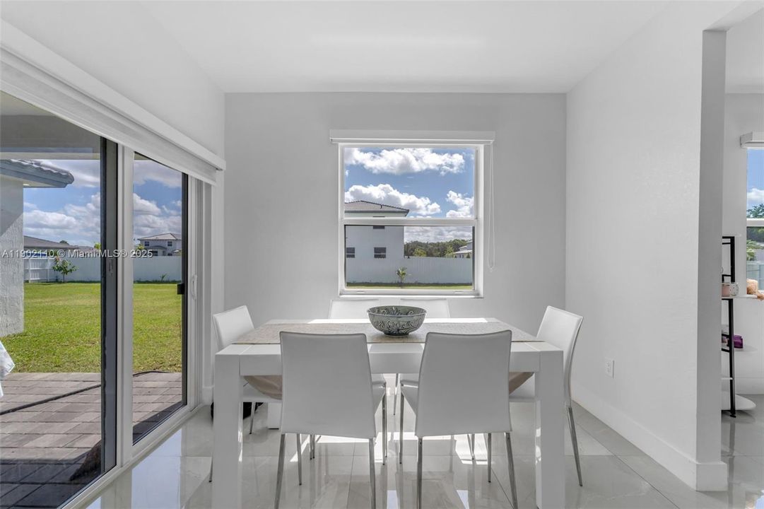 待售: $1,200,000 (4 贝兹, 3 浴室, 2654 平方英尺)