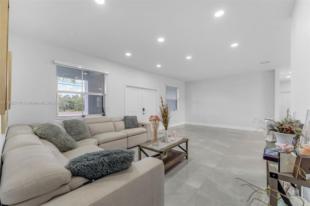 待售: $1,200,000 (4 贝兹, 3 浴室, 2654 平方英尺)