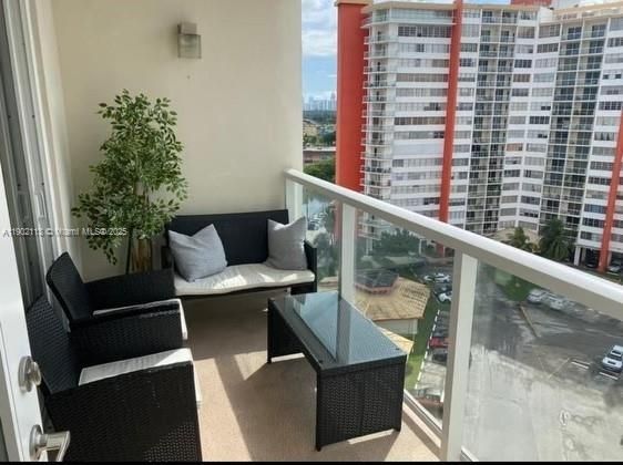 В аренду: $1,800 (1 спален, 1 ванн, 801 Квадратных фут)