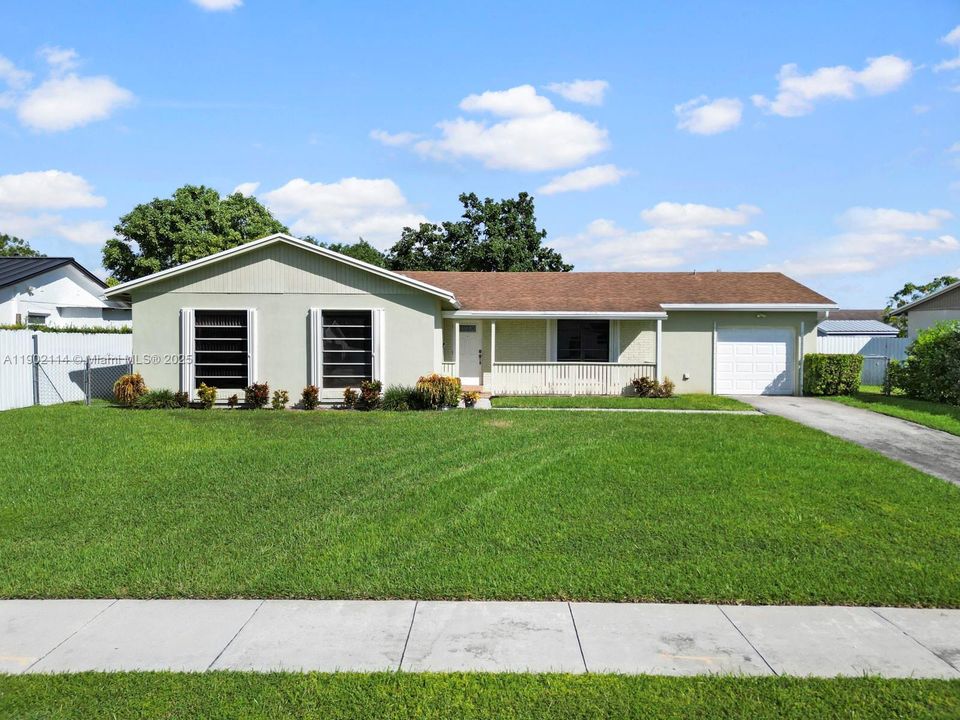 Active With Contract: $540,000 (4 beds, 2 baths, 1423 Square Feet)