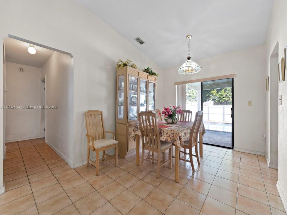 Active With Contract: $540,000 (4 beds, 2 baths, 1423 Square Feet)