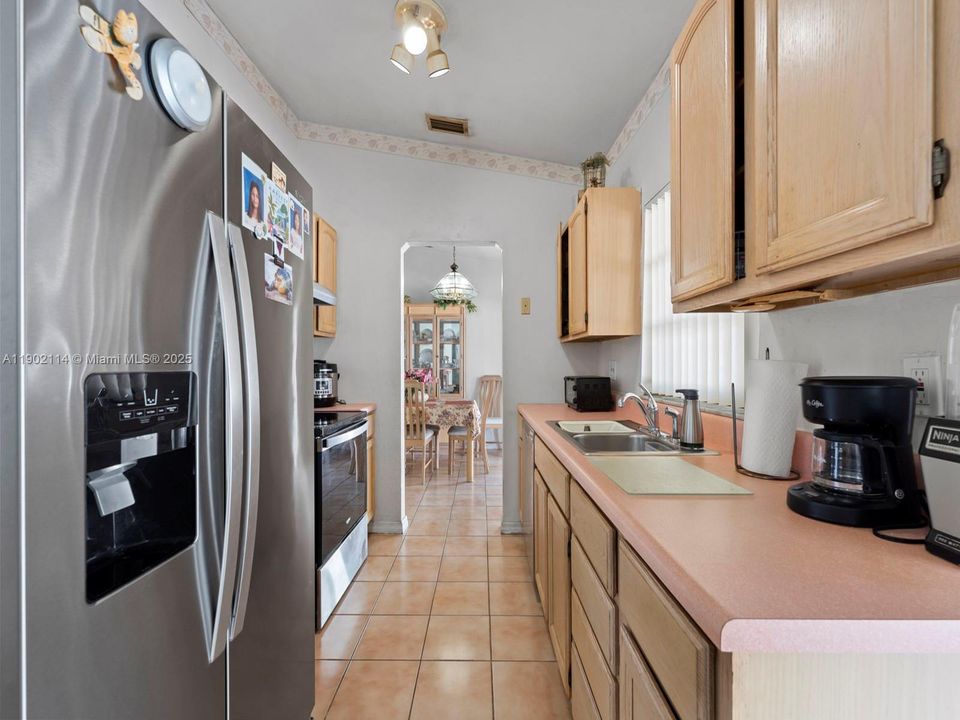 Active With Contract: $540,000 (4 beds, 2 baths, 1423 Square Feet)