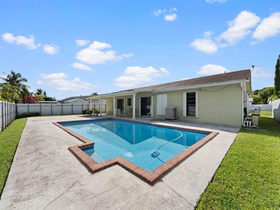 Active With Contract: $540,000 (4 beds, 2 baths, 1423 Square Feet)