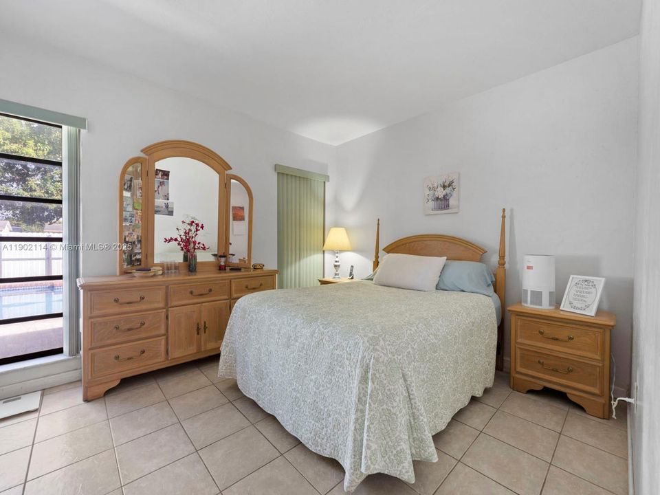 Active With Contract: $540,000 (4 beds, 2 baths, 1423 Square Feet)