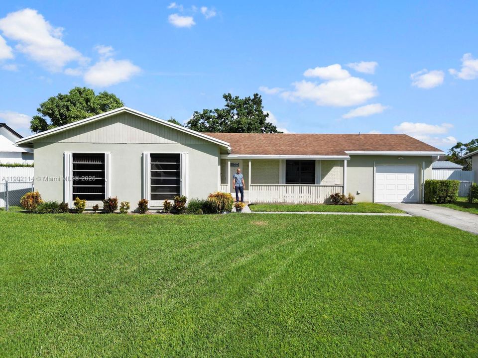 Active With Contract: $540,000 (4 beds, 2 baths, 1423 Square Feet)