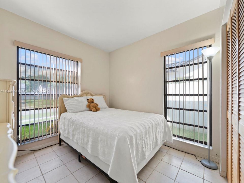 Active With Contract: $540,000 (4 beds, 2 baths, 1423 Square Feet)