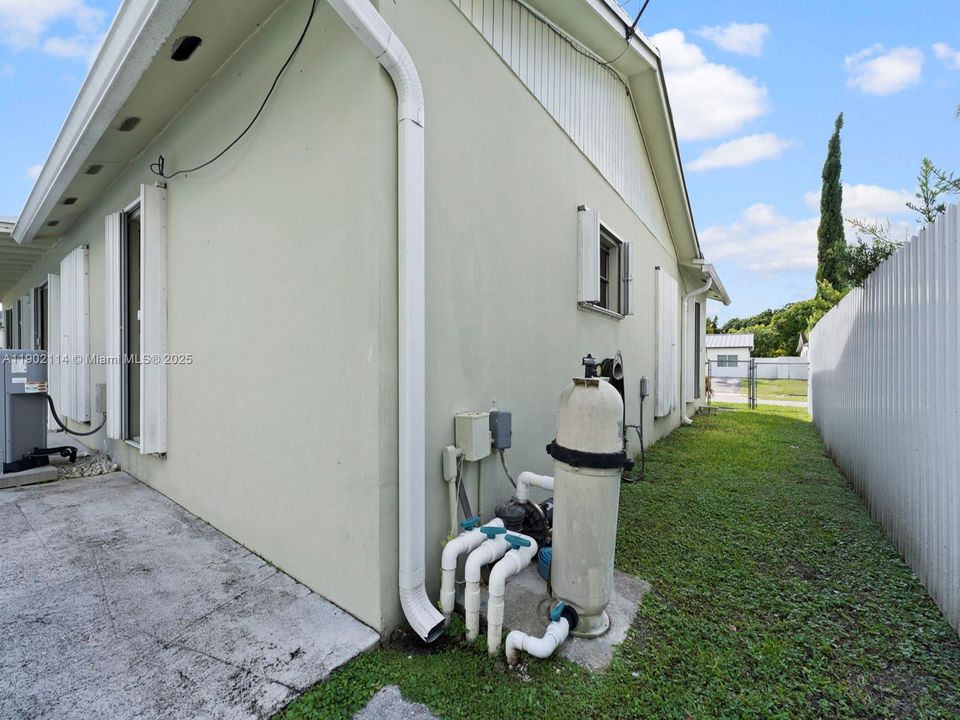 Active With Contract: $540,000 (4 beds, 2 baths, 1423 Square Feet)