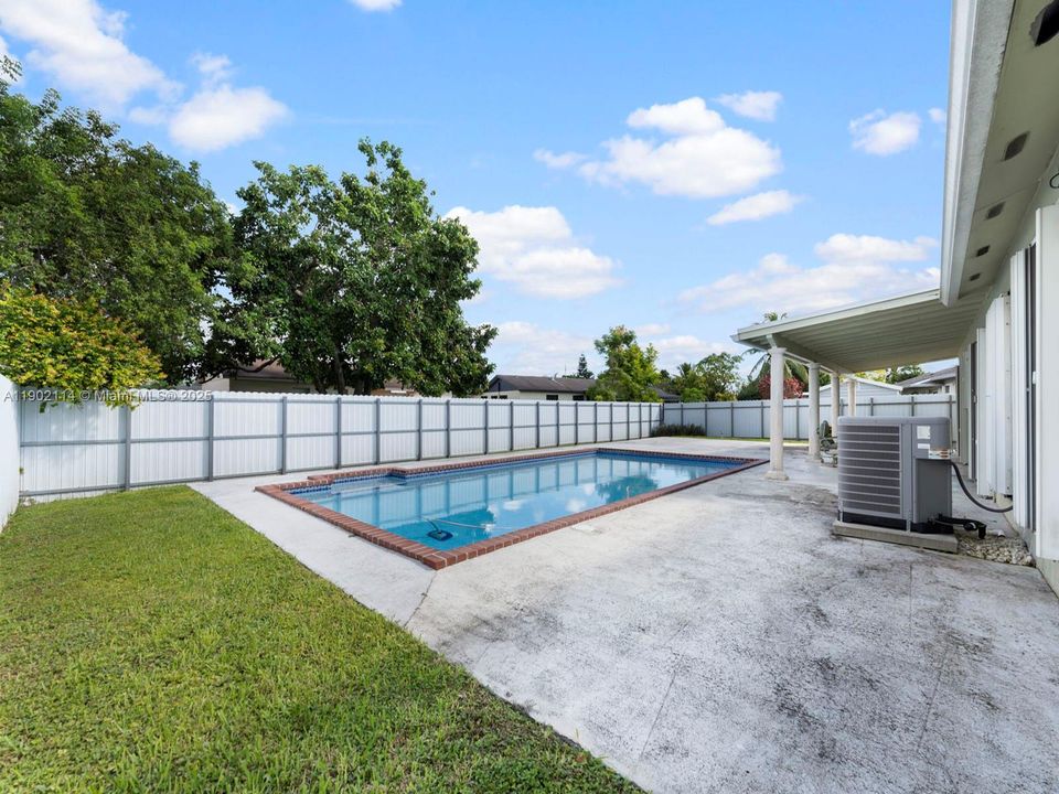 Active With Contract: $540,000 (4 beds, 2 baths, 1423 Square Feet)