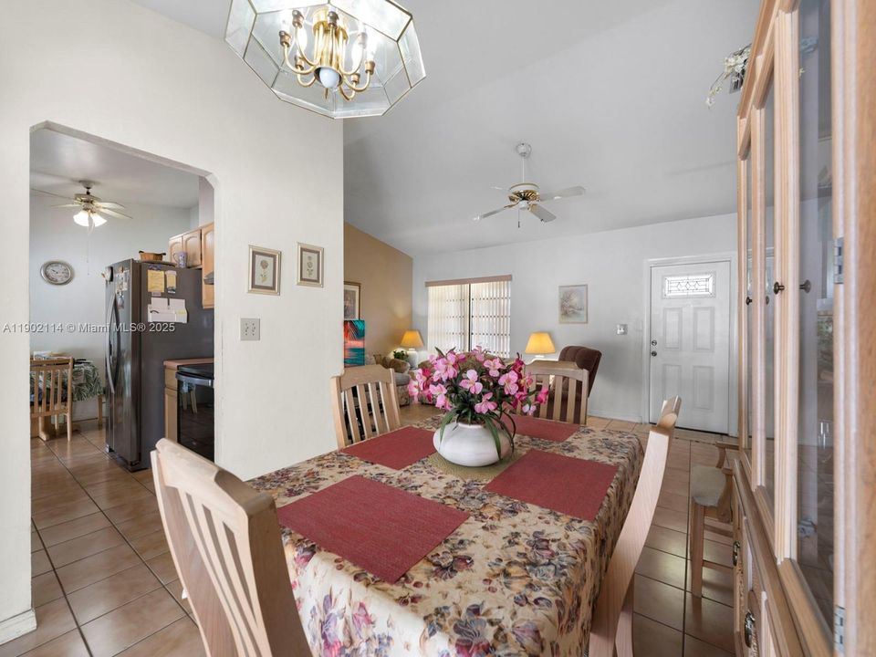 Active With Contract: $540,000 (4 beds, 2 baths, 1423 Square Feet)