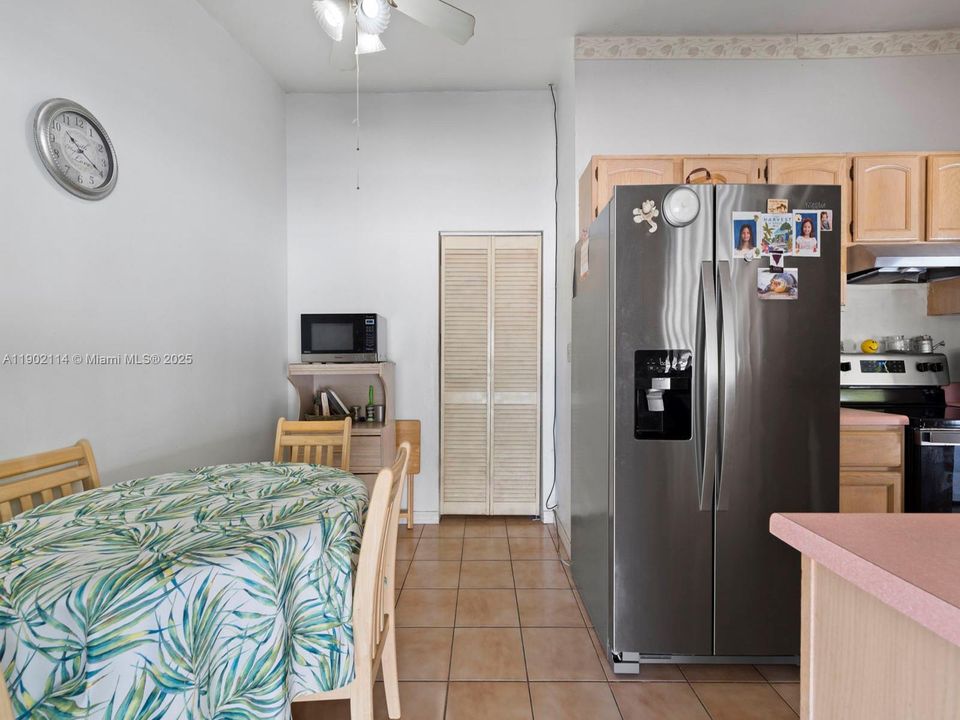 Active With Contract: $540,000 (4 beds, 2 baths, 1423 Square Feet)