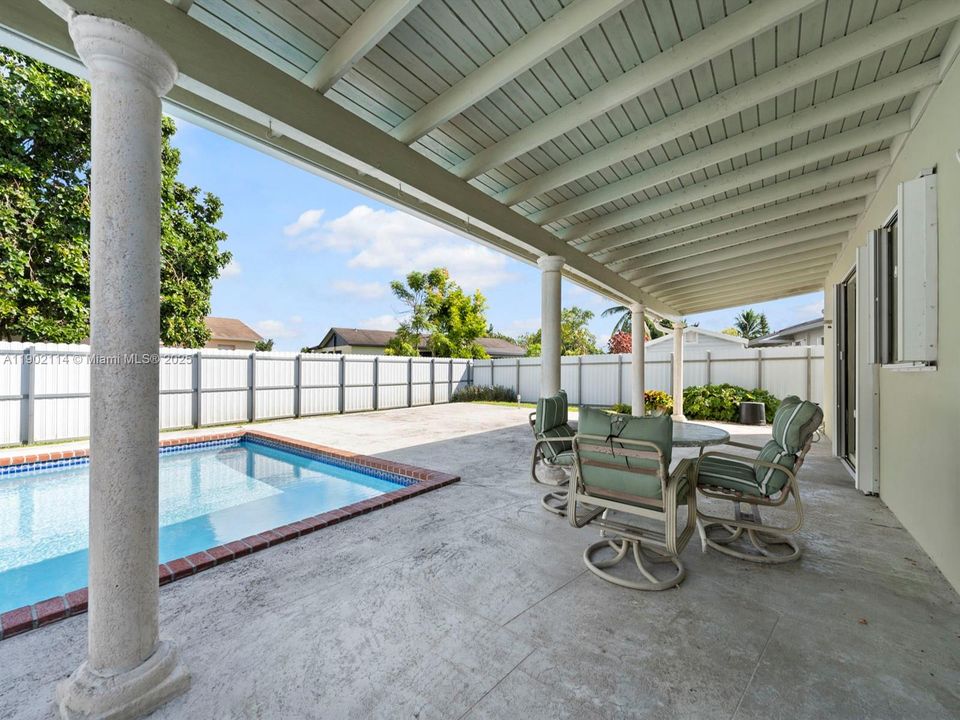 Active With Contract: $540,000 (4 beds, 2 baths, 1423 Square Feet)