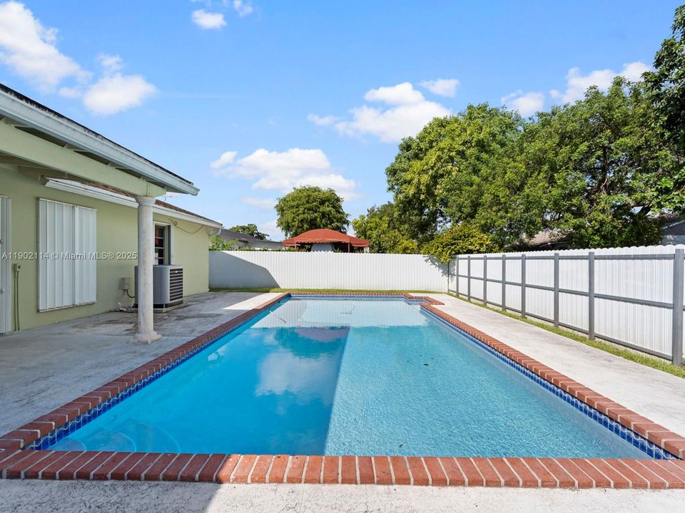 Active With Contract: $540,000 (4 beds, 2 baths, 1423 Square Feet)