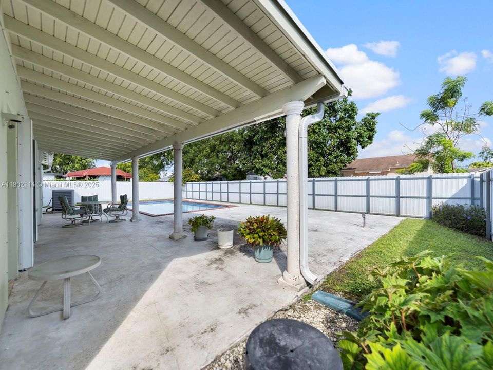 Active With Contract: $540,000 (4 beds, 2 baths, 1423 Square Feet)