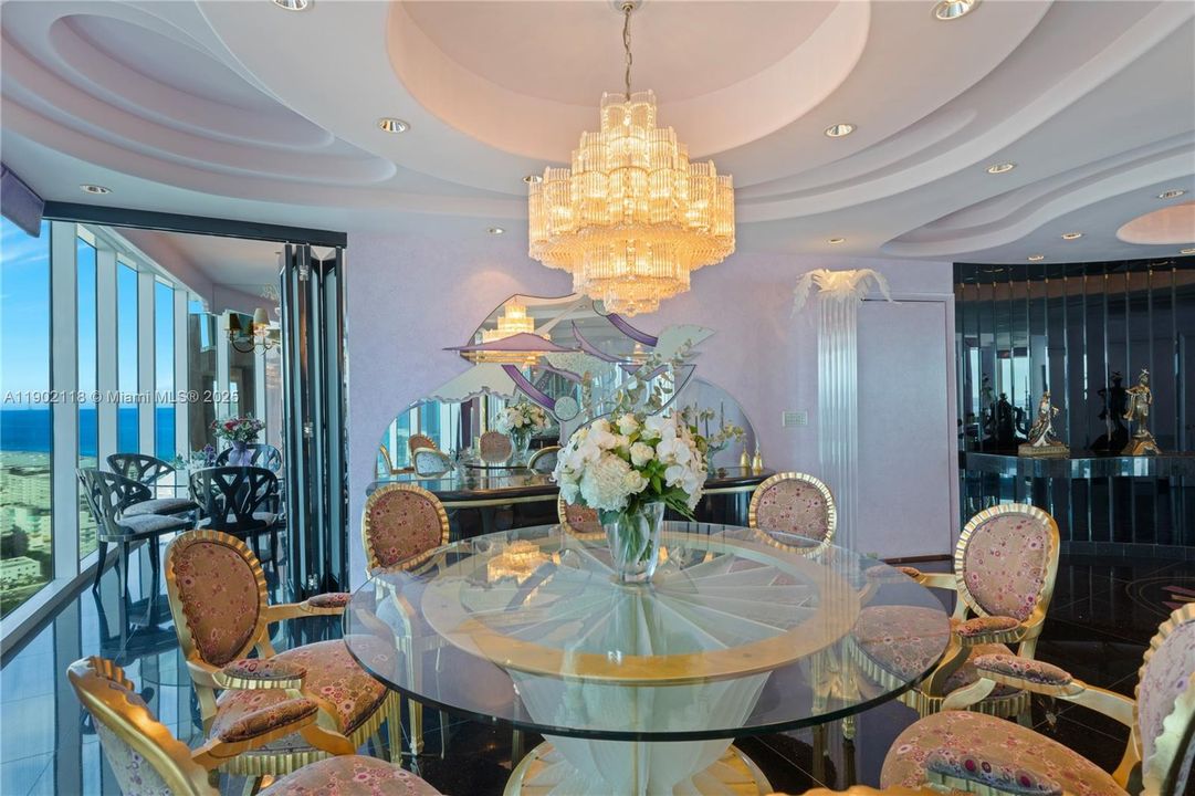 En Venta: $11,250,000 (3 camas, 4 baños, 5450 Pies cuadrados)